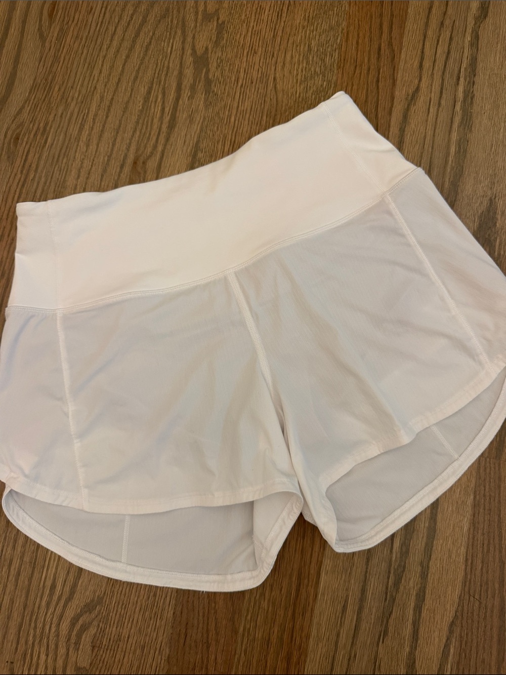 Like new - Women’s Lululemon Speed Up High Rise 4” Short Sz 4